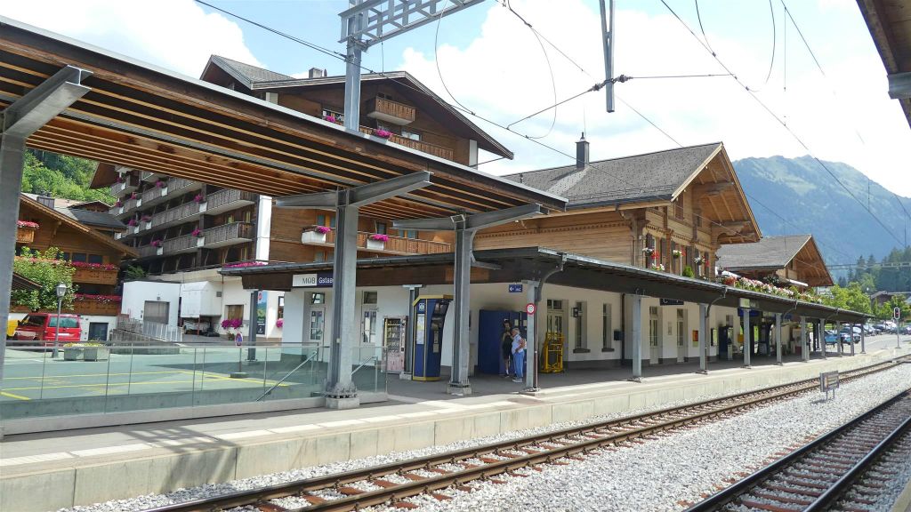 GSTAAD - het treinstation