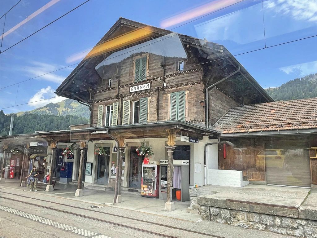 SAANEN - het treinstation