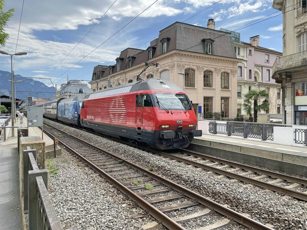 MONTREUX - een trein op het treinstation