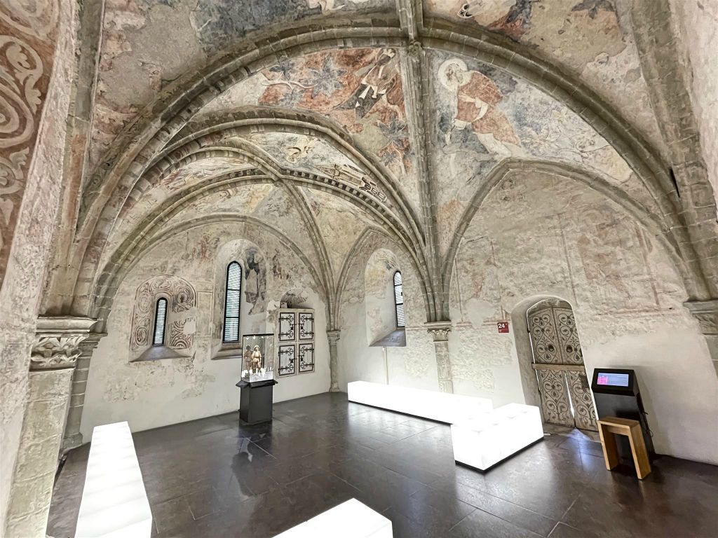 VEYTAUX - een kapel in het kasteel van Chillon