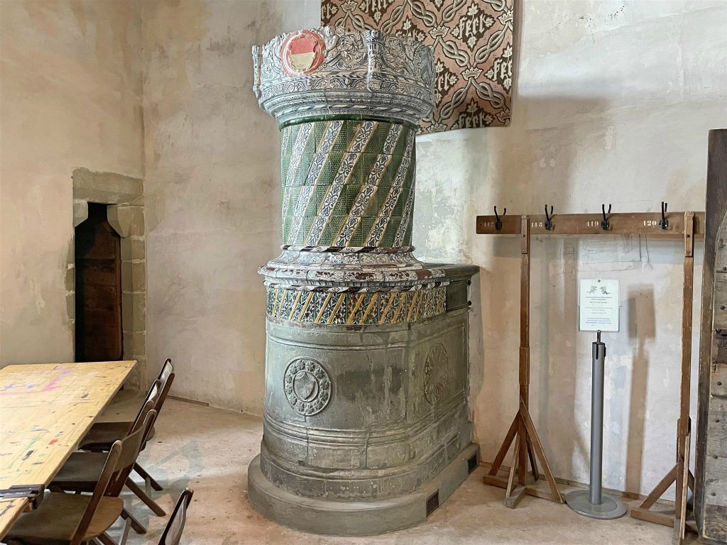 VEYTAUX - een oven in het kasteel van Chillon