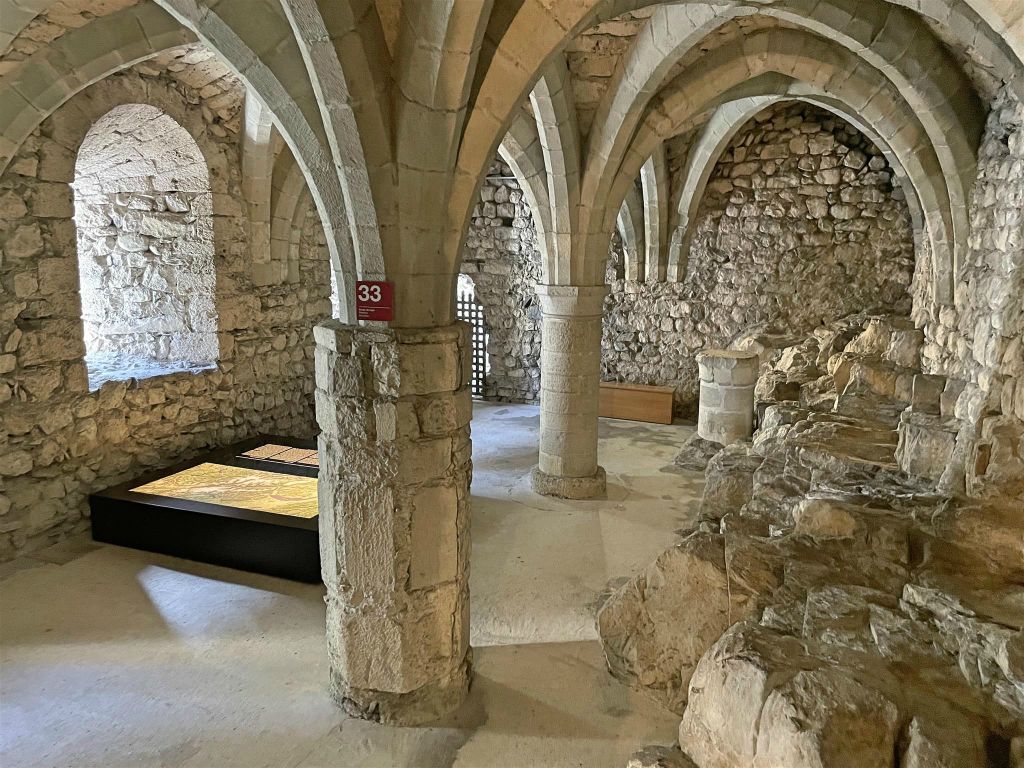 VEYTAUX - een ruimte in het kasteel van Chillon