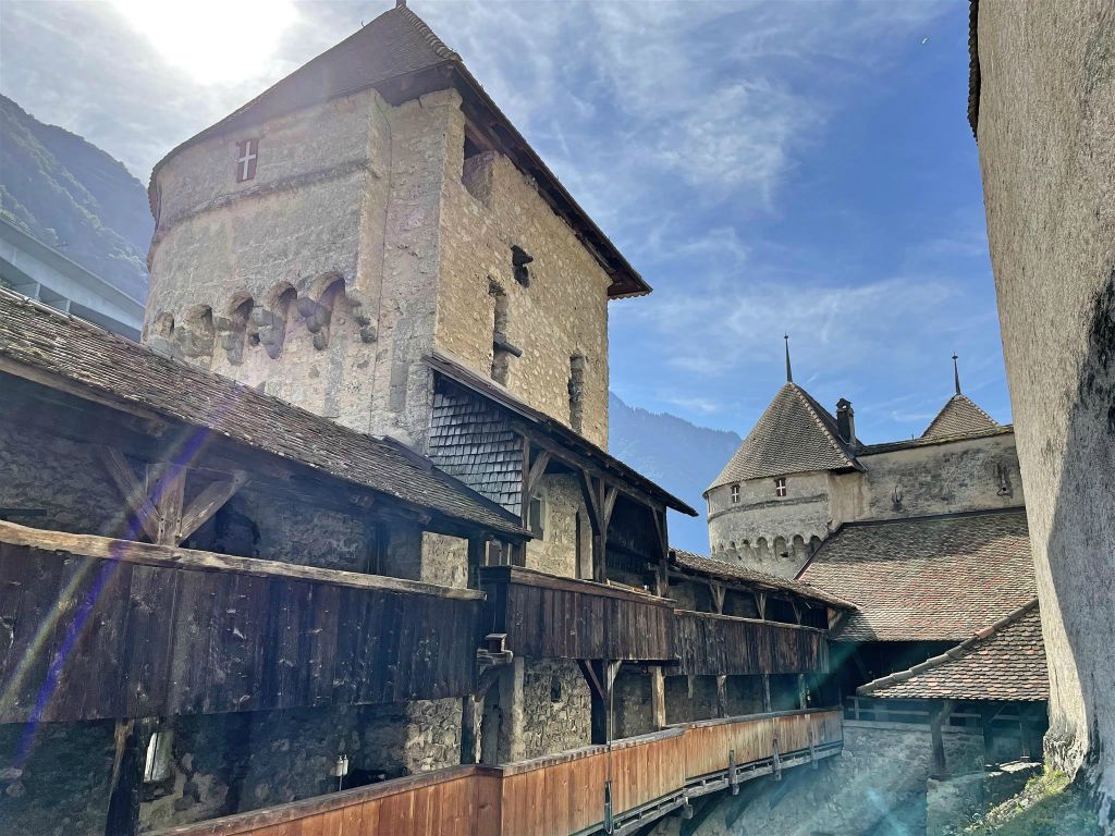 VEYTAUX - een gedeelte van het kasteel van Chillon