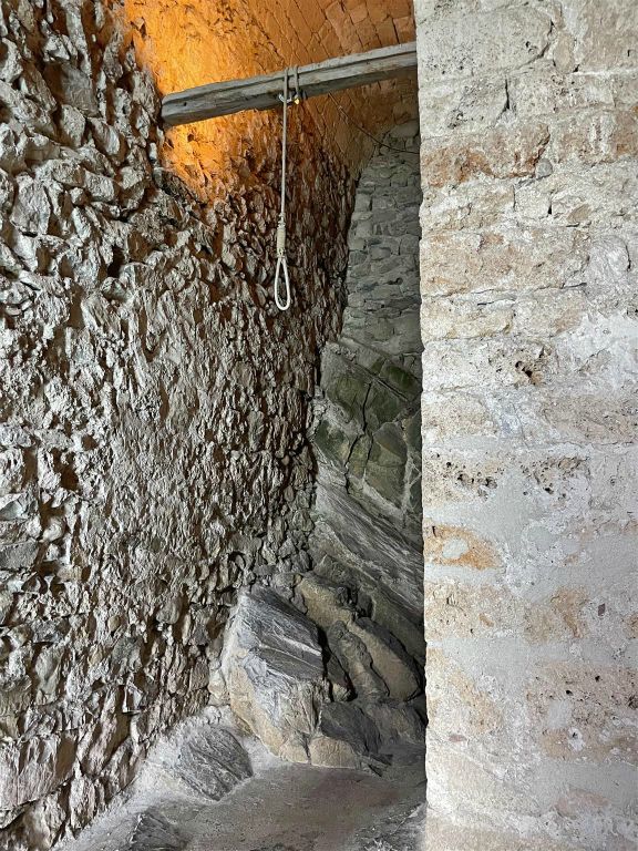 VEYTAUX - een galg in de gevangenis van het kasteel van Chillon