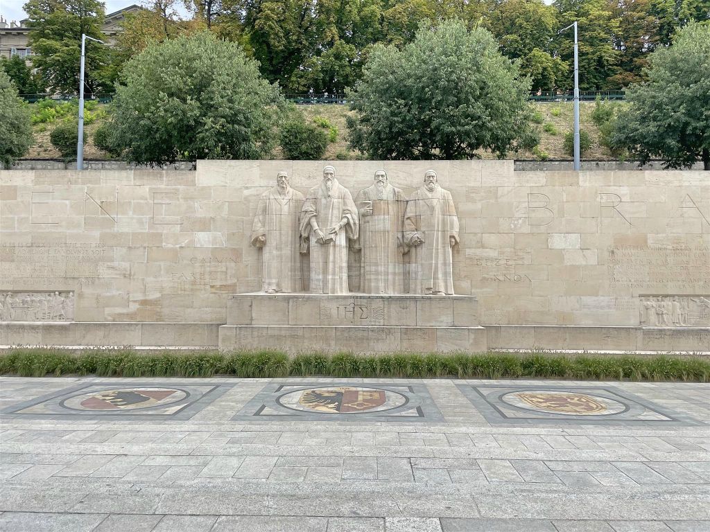 GENÈVE - het middelste gedeelte van de reformatiemuur in het Bastionspark