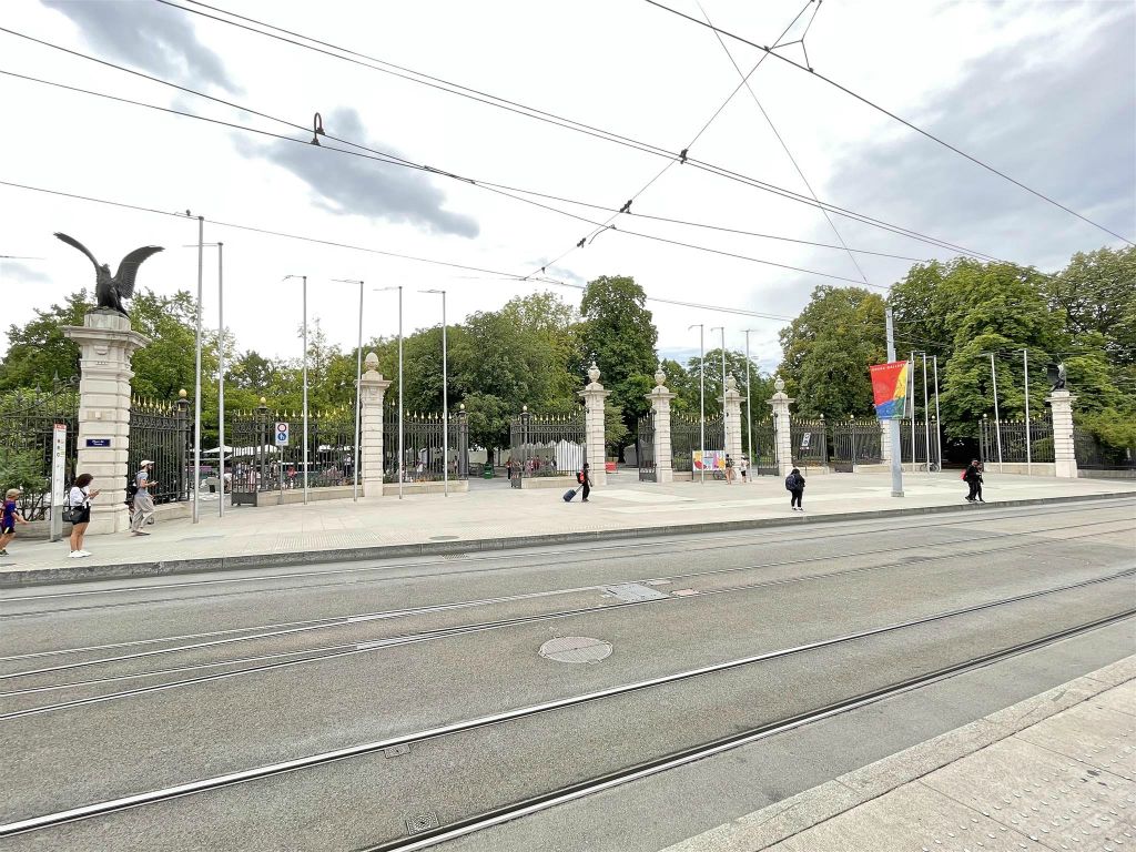 GENÈVE - een ingang van het Bastionspark