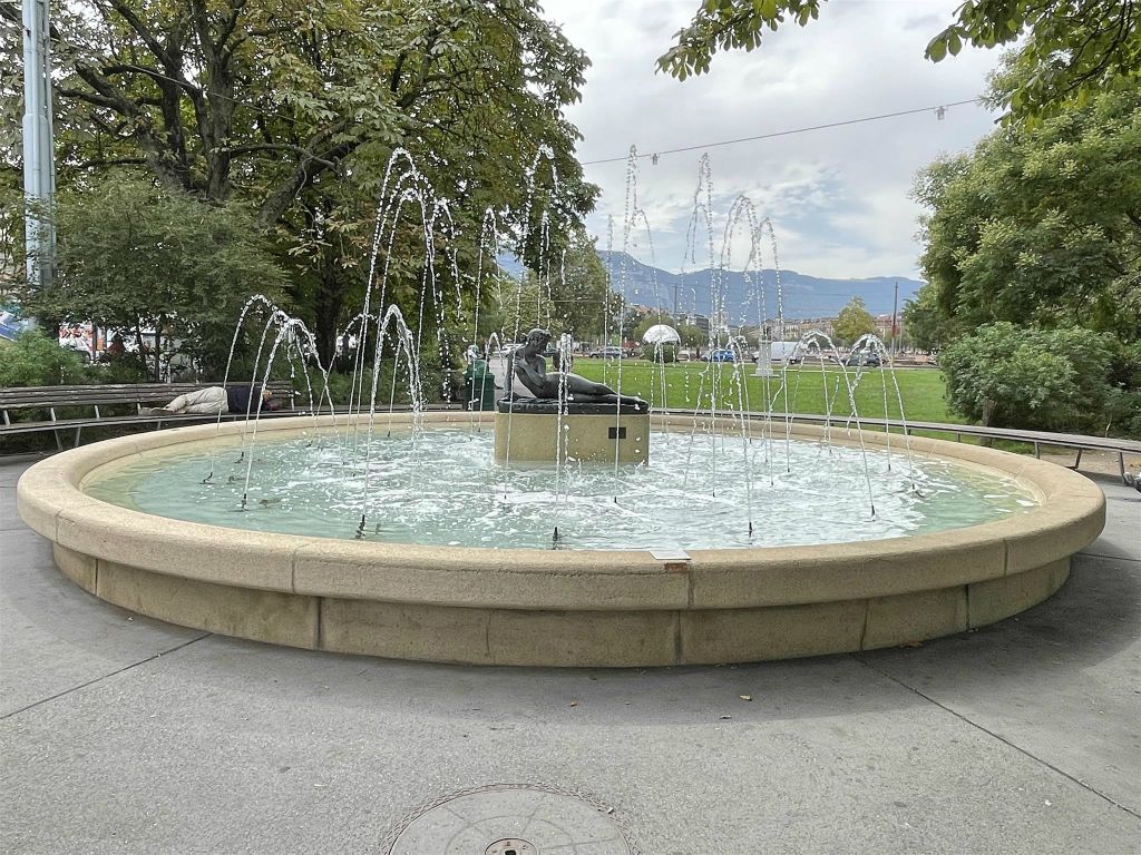 GENÈVE - de circusfontein in het park Jardins des Champs Elysees