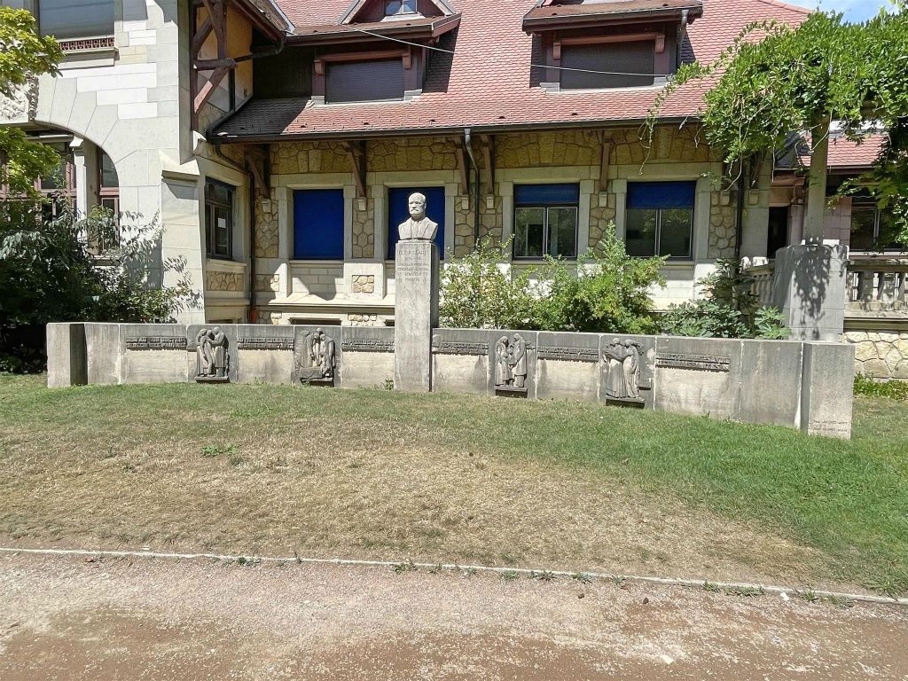 ANNECY - het Claudius Gallet monument