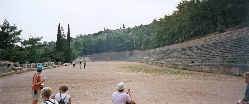 DELPHI - Carlos bij een oud stadion