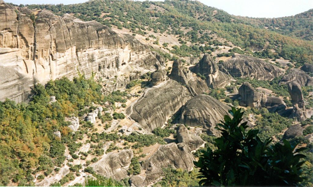 KALAMBAKA - hetuitzicht vanaf de meteorakloosters