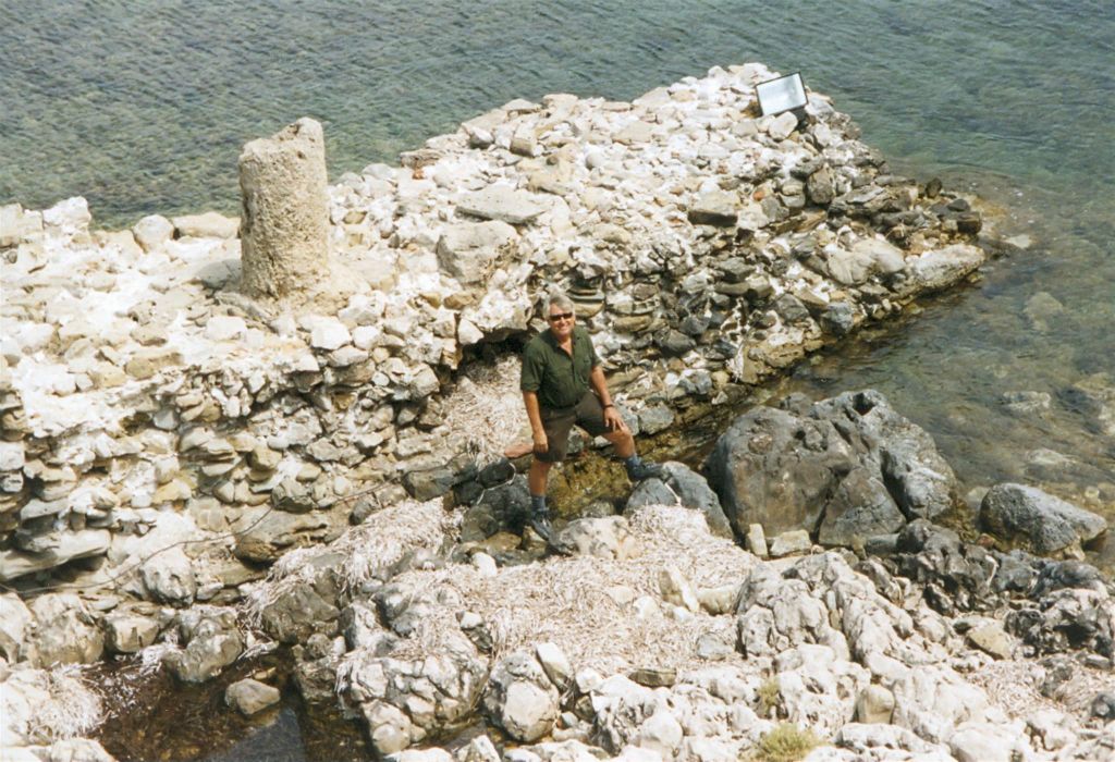 METHONI - onze chauffeur Janis bij het paleis van koning Nestor