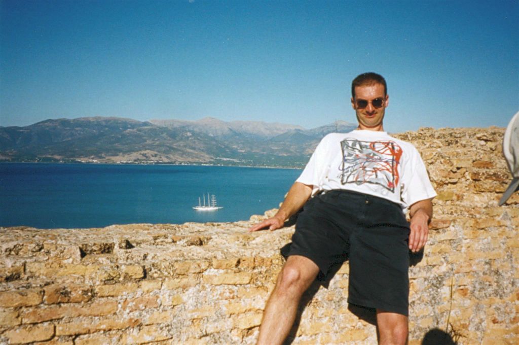 NAFPLION - Carlos bij een oud kasteel