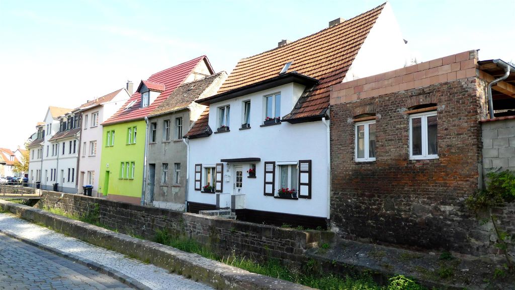 EISLEBEN - enkele huizen in een straat