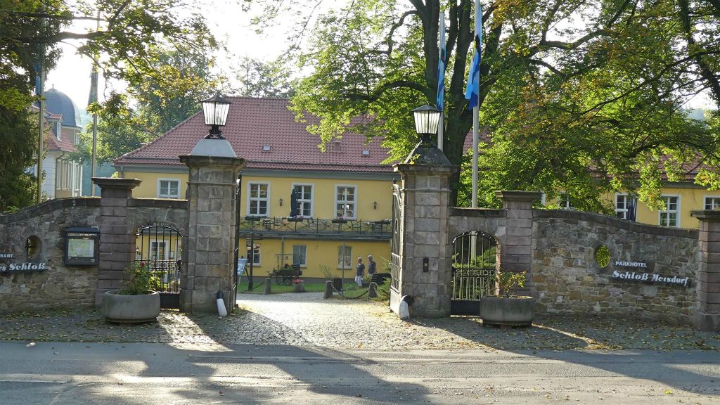 MEISDORF - de ingang van het parkhotel schloss Meisdorf waar we verbleven