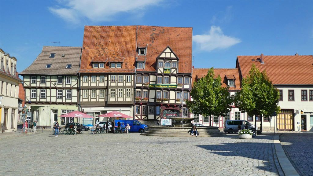 QUEDLINBURG - het plein aan de Mathildenbrunnen