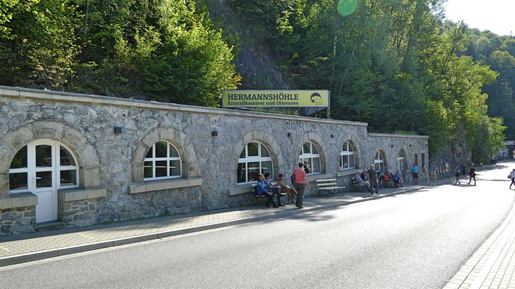 RÜBELAND - de ingang naar de druipsteen Hermannsgrot