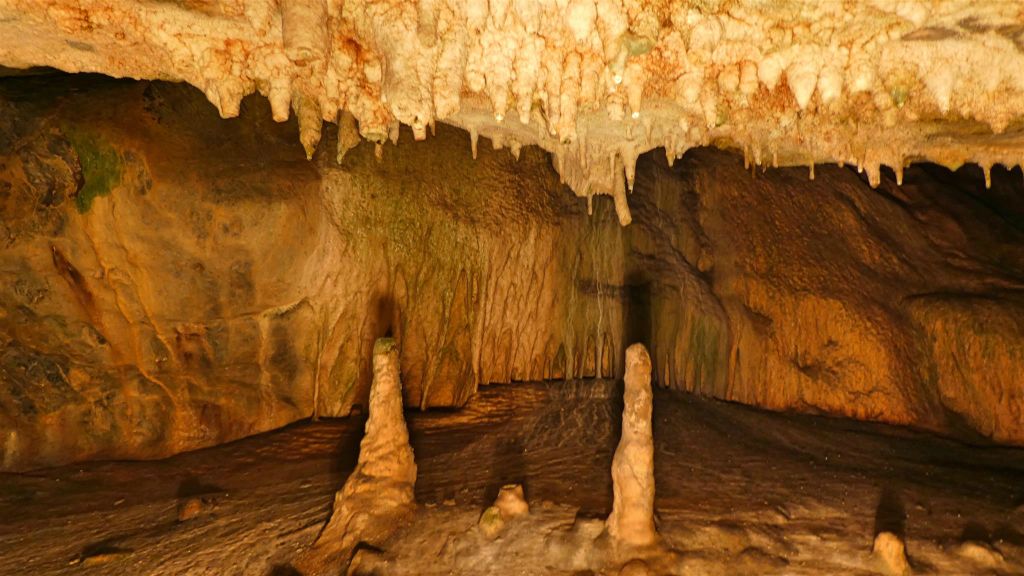 RÜBELAND - binnen in de druipsteen Hermannsgrot
