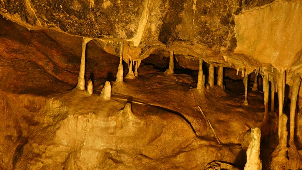 RÜBELAND - binnen in de druipsteen Hermannsgrot