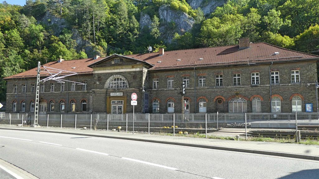 RÜBELAND - het stationsgebouw