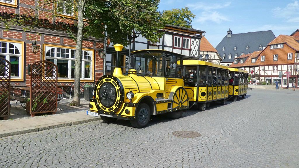 WERNIGERODE - een toeristen trein die naar het kasteel rijd