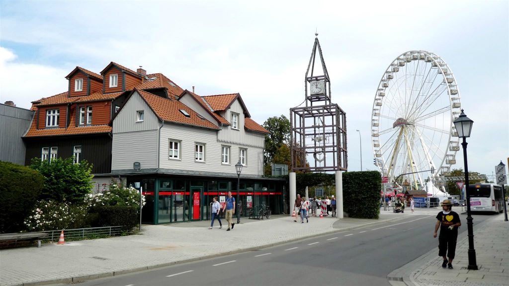 WERNIGERODE - een klok van de bank Kreissparkasse