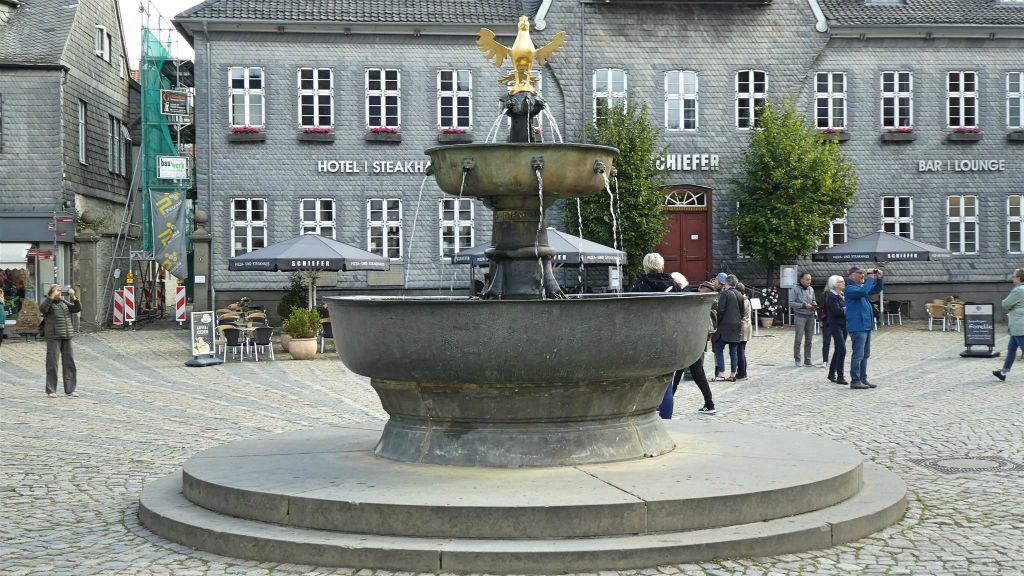 GOSLAR - de fontein marktbrunnen op het marktplein