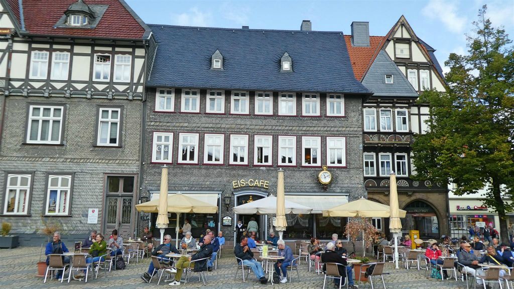 GOSLAR - het café en ijssalon Eis-Cafe aan het martplein