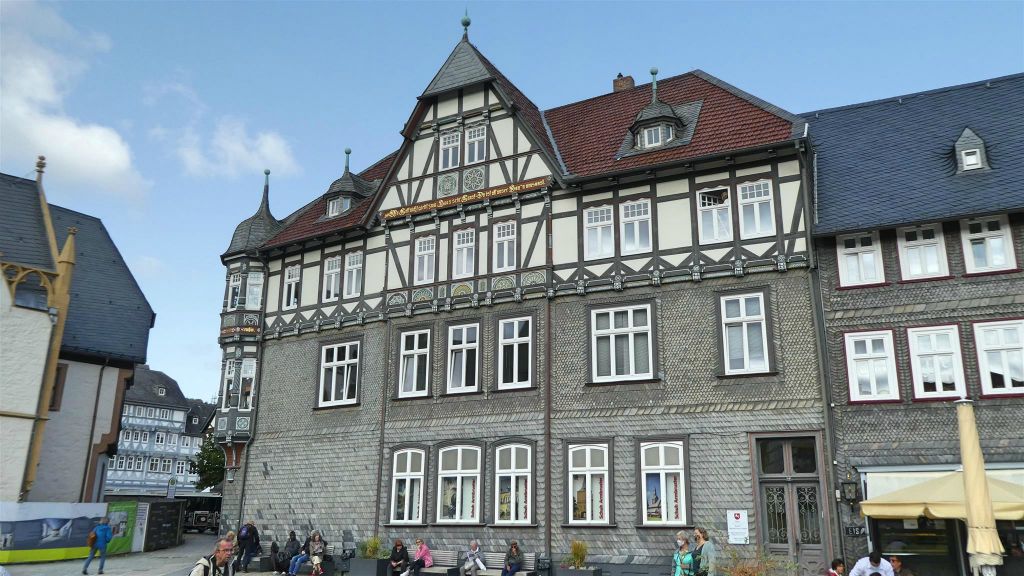 GOSLAR - een gebouw aan het marktplein