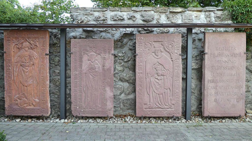 NORDHAUSEN - enkele relief stenen bij de Dom van Nordhausen