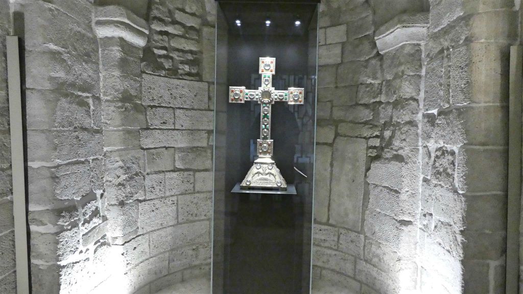 NORDHAUSEN - een kruis in de Dom van Nordhausen