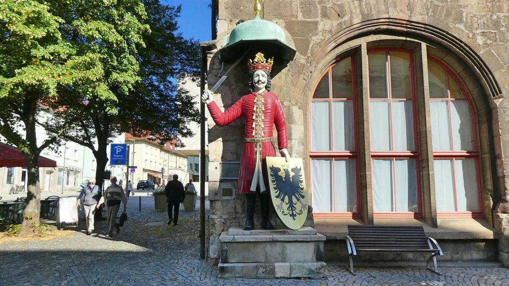 NORDHAUSEN - een beeld bij het oude stadhuis