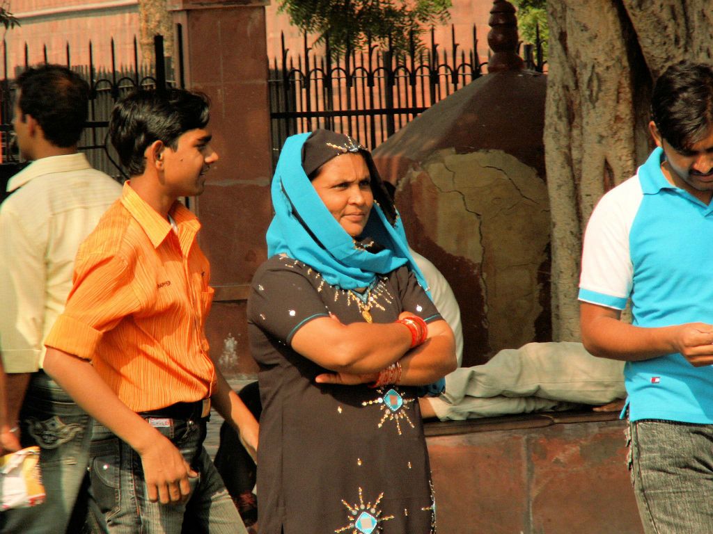 INDIA - DELHI - een vrouw bij het Rode Fort
