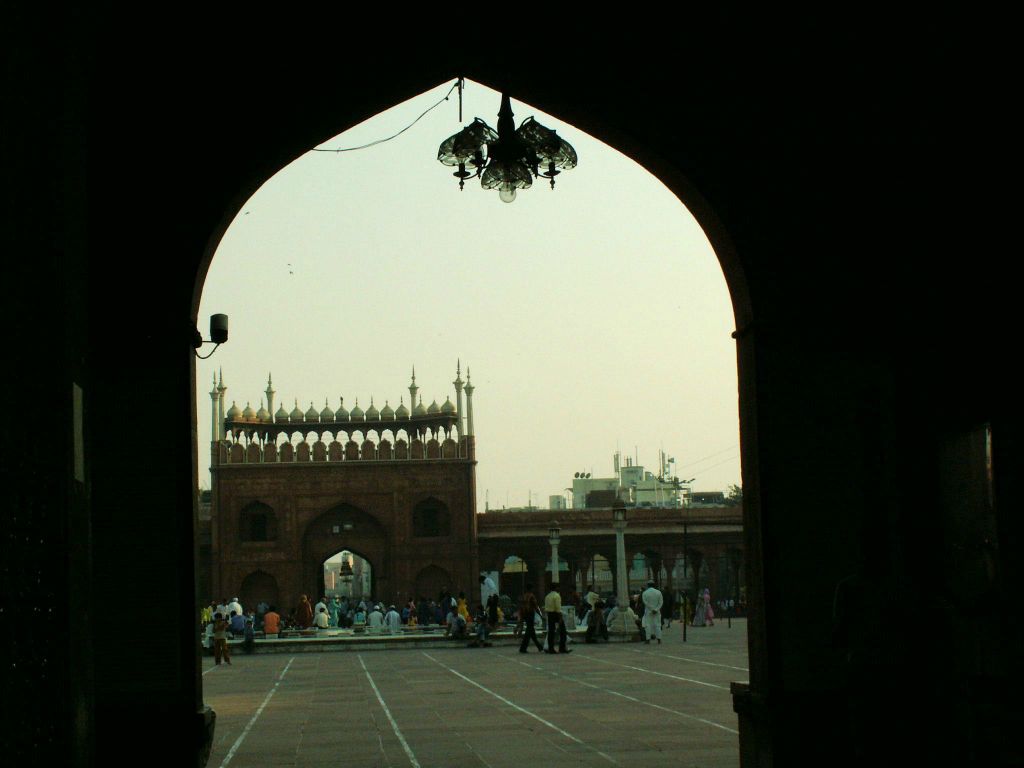 INDIA - DELHI - een moskee in de buurt van het Rode Fort
