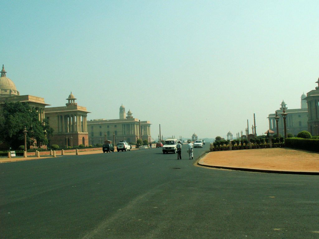 INDIA - DELHI - de weg bij het parlement house