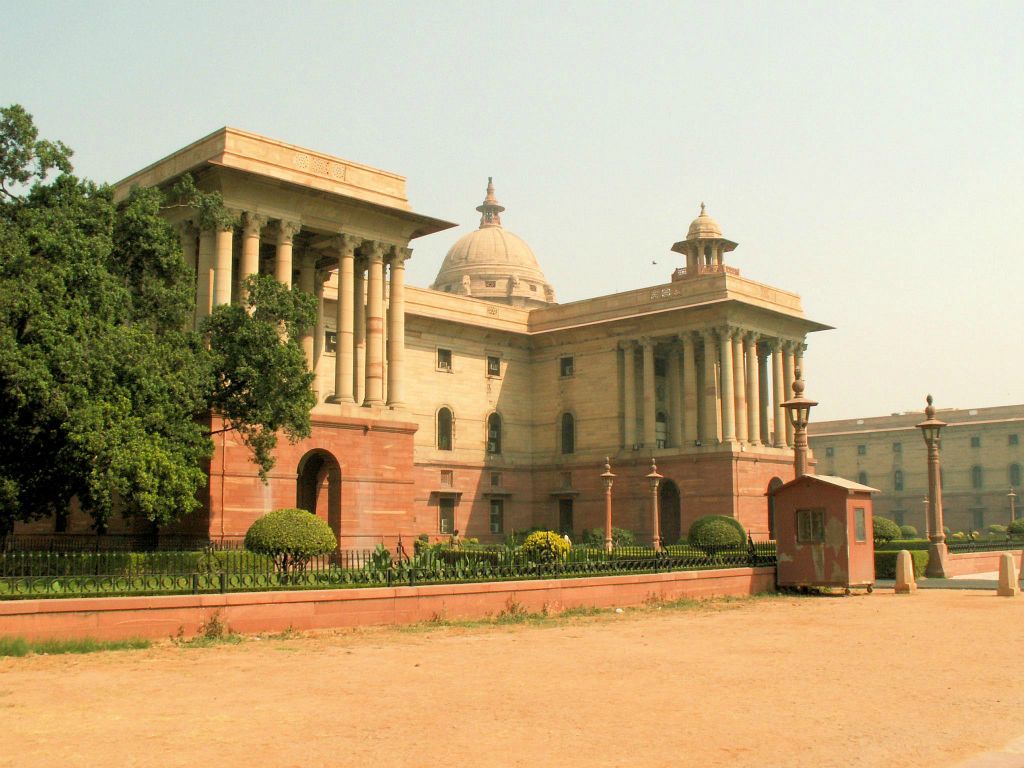 INDIA - DELHI - een secretariaat gebouw bij het parlement house
