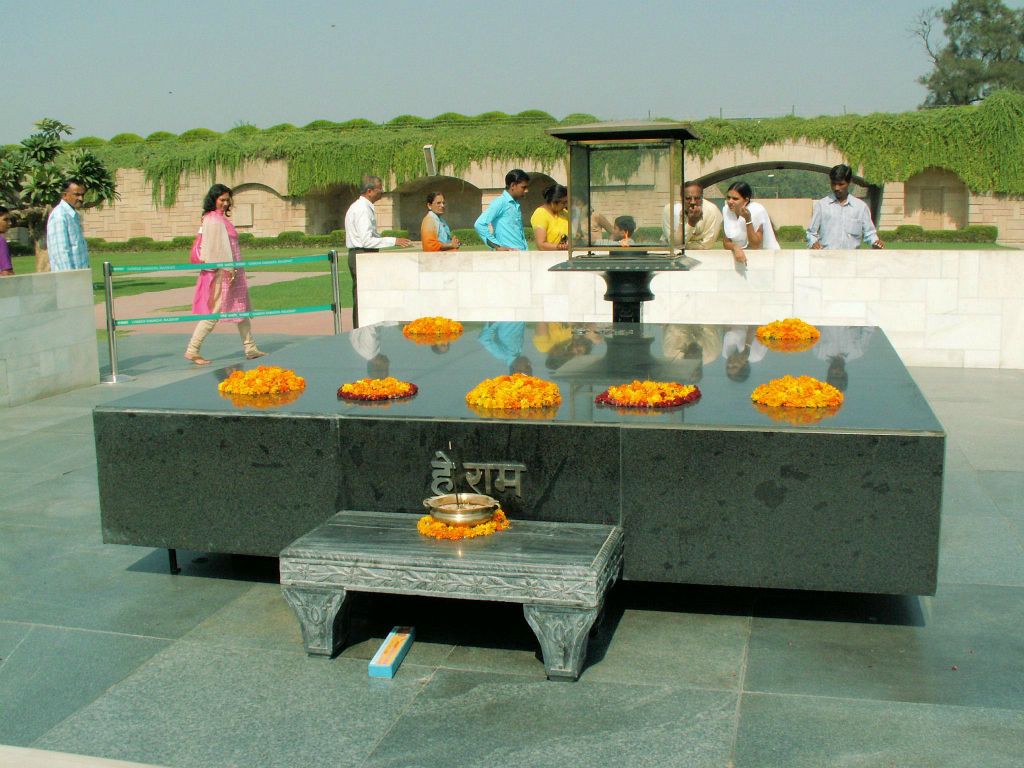INDIA - DELHI - de Raj Ghat , plaats waar Ghandi gecremeerd is op 31 jan 1948