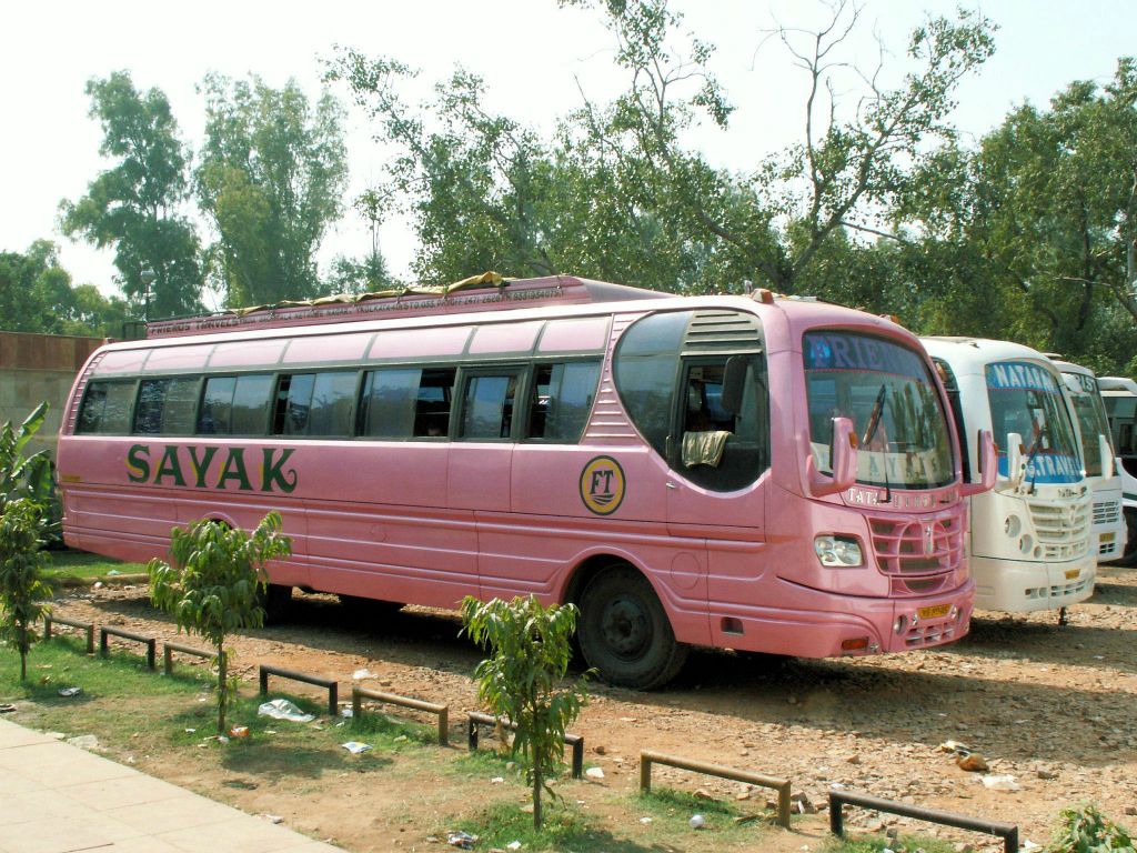 INDIA - DELHI - een bus