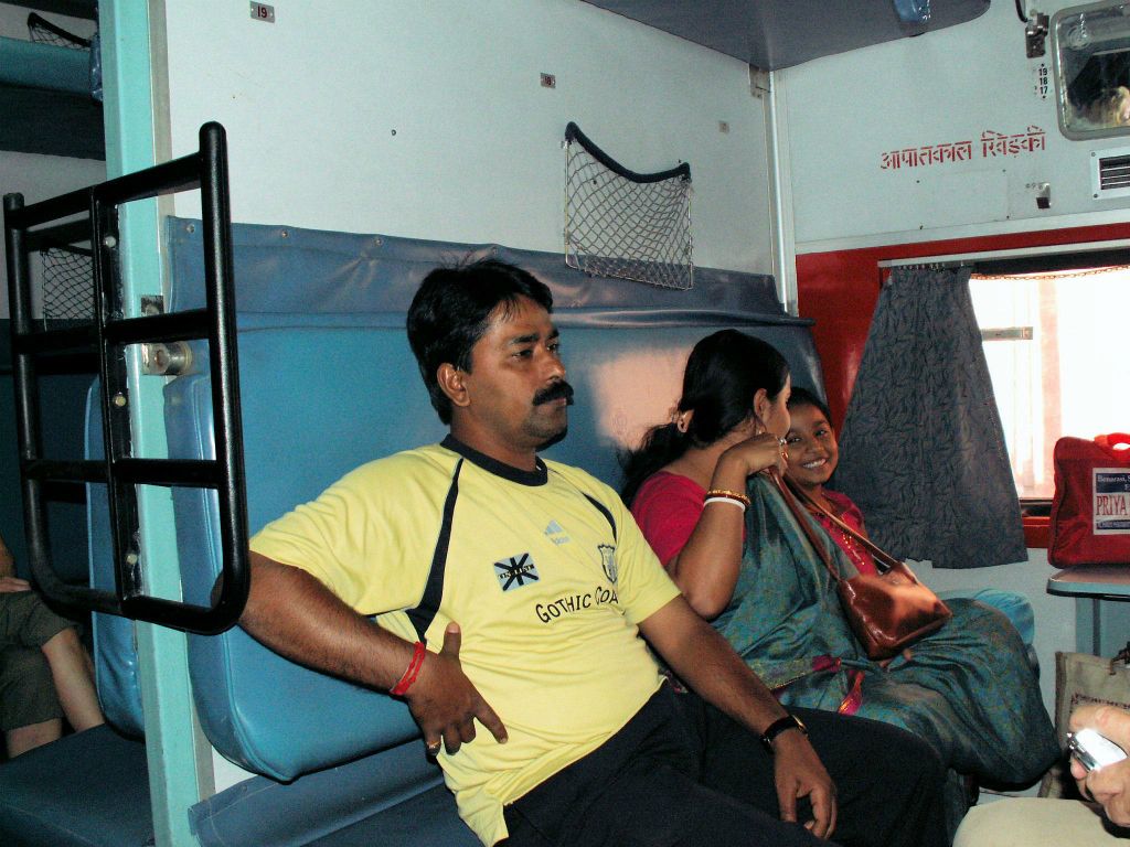 INDIA - DELHI -> JAIPUR - enkele mensen in de trein