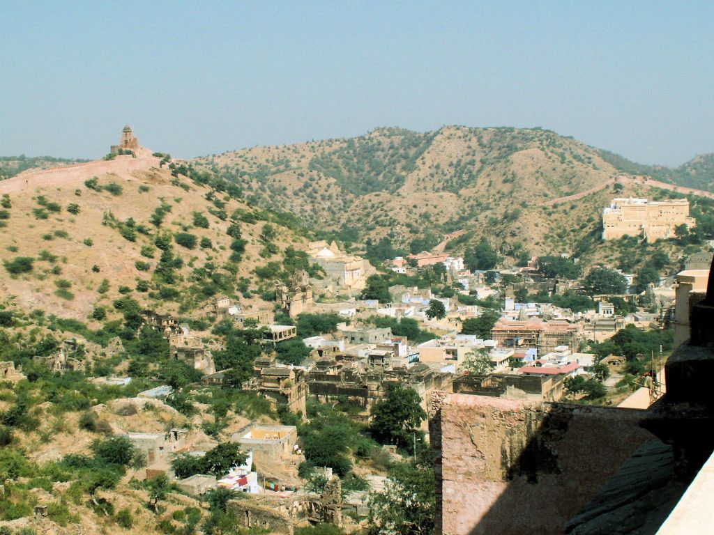INDIA - JAIPUR - het uitzicht vanaf het Amber Fort
