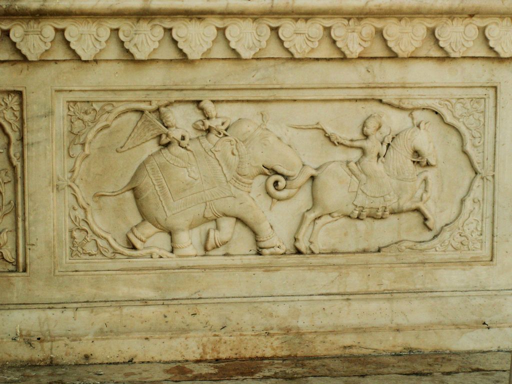 INDIA - JAIPUR - een reliëf bij de Royal Gaitor (Cenotaphs of Gatore)