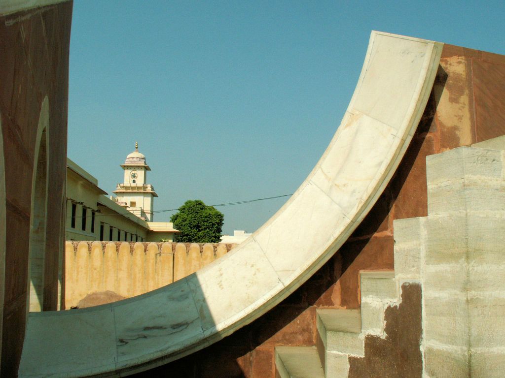 INDIA - JAIPUR - het Jantar Mantar observatorium uit 1728 gebouwd door Maharadja Jai Singh