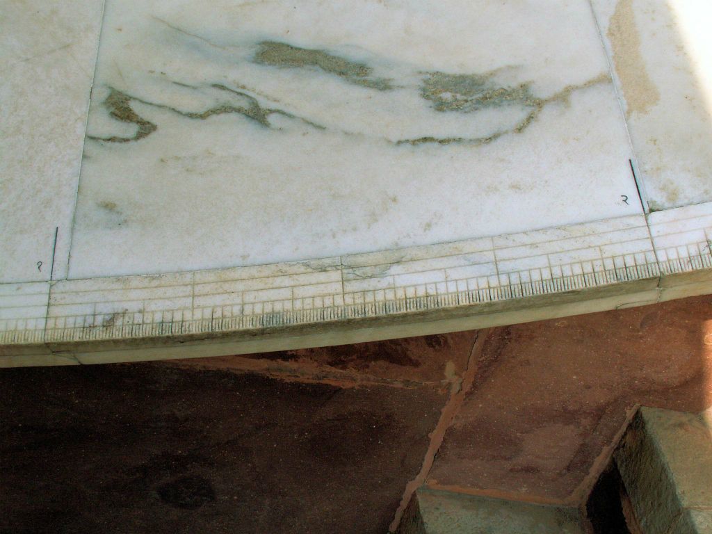 INDIA - JAIPUR - het Jantar Mantar observatorium uit 1728 gebouwd door Maharadja Jai Singh