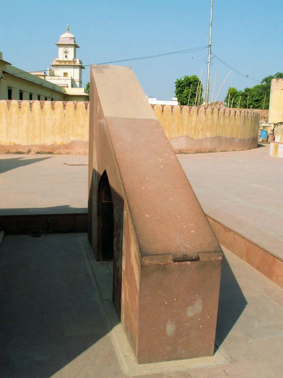 INDIA - JAIPUR - het Jantar Mantar observatorium uit 1728 gebouwd door Maharadja Jai Singh