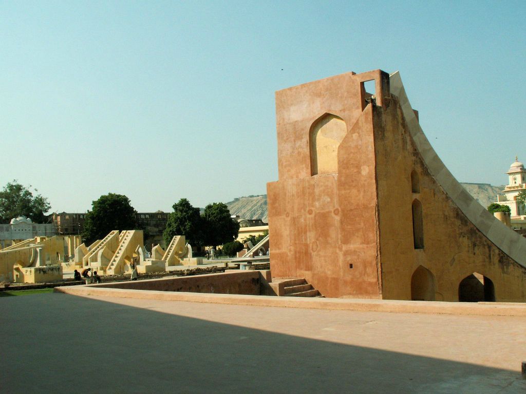 INDIA - JAIPUR - het Jantar Mantar observatorium uit 1728 gebouwd door Maharadja Jai Singh