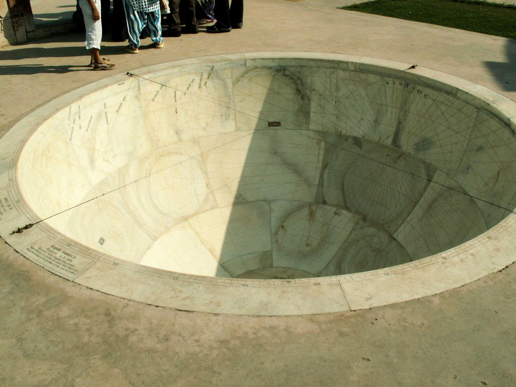 INDIA - JAIPUR - het Jantar Mantar observatorium uit 1728 gebouwd door Maharadja Jai Singh