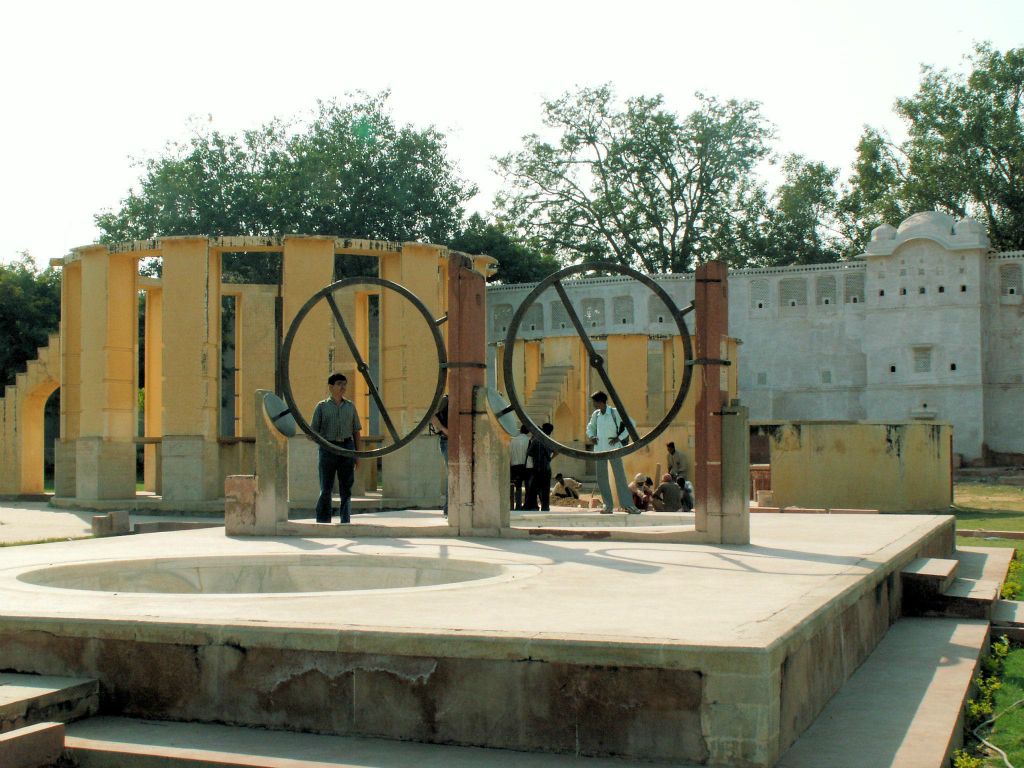 INDIA - JAIPUR - het Jantar Mantar observatorium uit 1728 gebouwd door Maharadja Jai Singh