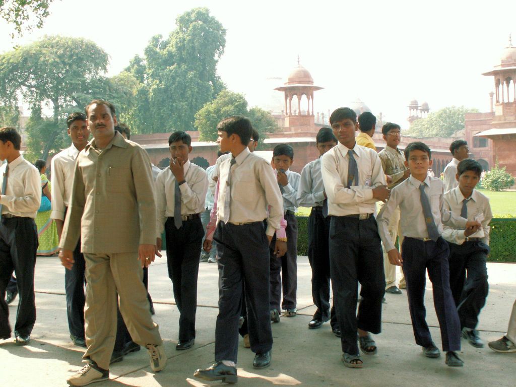 INDIA - AGRA - een schoolklas bij de Taj Mahal