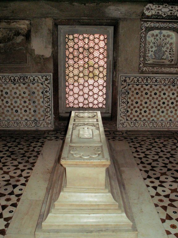 INDIA - AGRA - een graf in de Itimad-ud-Daulah
