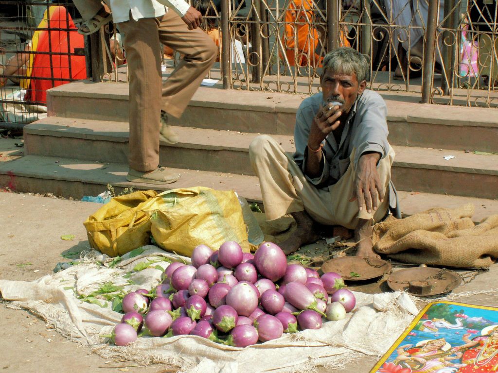INDIA - ORCHA - een kraam op een markt