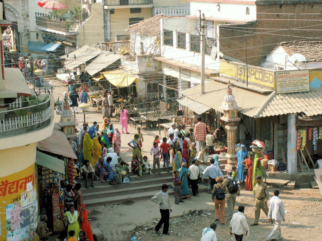 INDIA - ORCHA - een straat